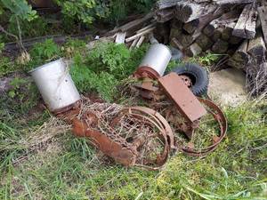 lot 6089 image: 2 Planter Parts - Yard Decor