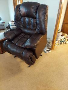 lot 6094 image: Lift Chair