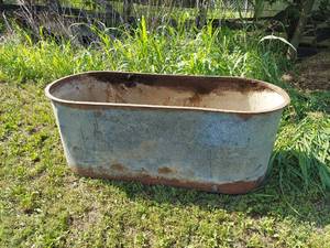 lot 6100 image: Galvanized Stock Tank