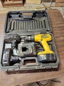 lot 6253 image: Dewalt Drill in Case - Works with Battery in It, Other 2 Batteries Untested