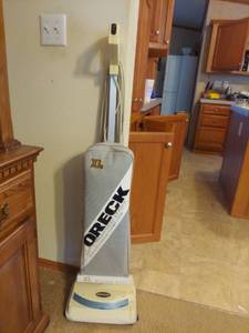 lot 6121 image: Oreck vacuum