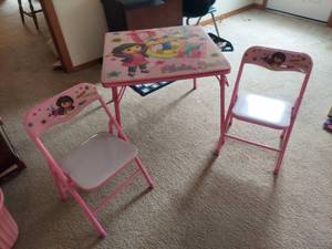 lot 6122 image: childs table and chairs