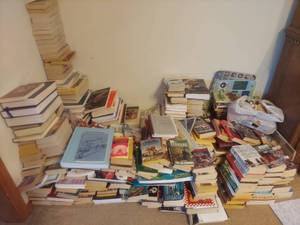lot 6136 image: western paperbacks - some Louis LAmour - bring boxes