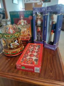 lot 6156 image: holiday items