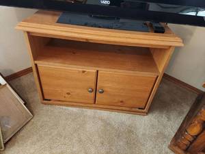 lot 6181 image: Swivel TV Stand