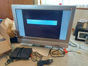 lot 6190 image: Toshiba TV with Converter Box