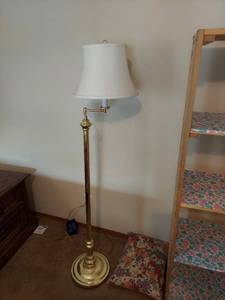 lot 6203 image: Floor Lamp