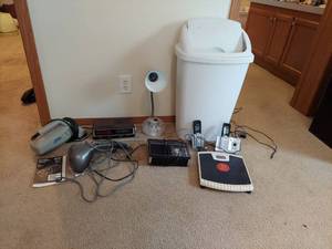 lot 6209 image: Assorted Home Goods - Trashcan, Scale, Radios, Lamp, Massager and Vacuum