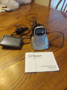lot 6220 image: Garmin Nuvi and Portable Weather Radio