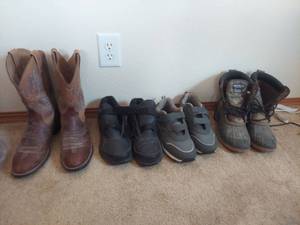 lot 6228 image: Ariat Boots and Shoes - Size 10.5 and Camo Boots - Size 11