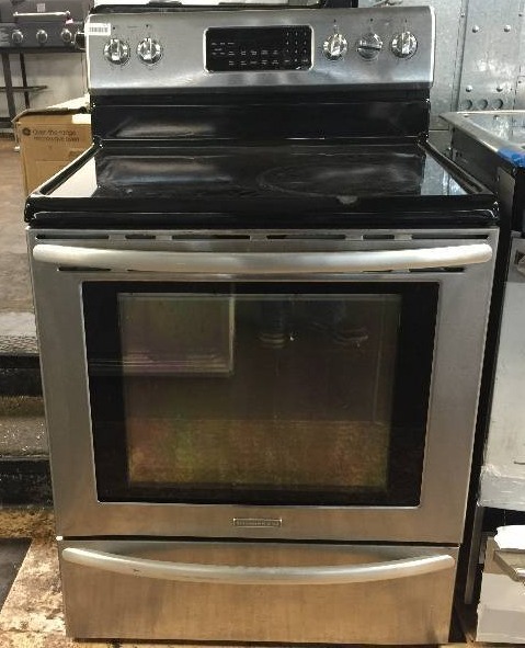 lot 7072 image: KitchenAid 30 Freestanding Electric Range
