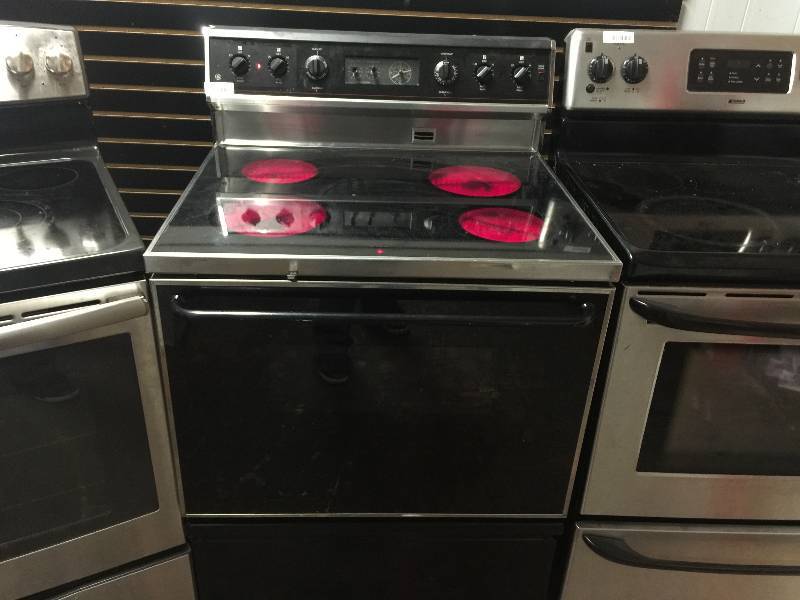 lot 7153 image: GE ELECTRIC GLASS TOP RANGE- TESTED