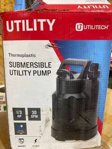 lot 5535 image: Utilitech 0.33-HPThermoplastic Submersible Utility Pump Item #955646