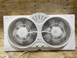 lot 5538 image: Utillitech. Duel Fan