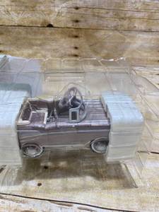 lot 5547 image: Hallmark Kiddie Car Classics 1957 Custom Chevy Bel Air Qhg7117 2001