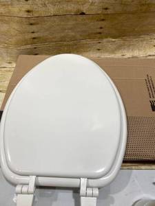 lot 5589 image: white toilet seat