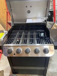 lot 5590 image: Char Broil Performance Grill