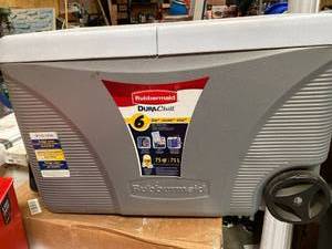 lot 5603 image: Rubbermaid Dura Chill Cooler
