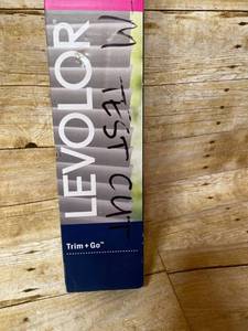 lot 5631 image: Levolor Blind.