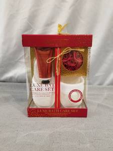 lot 50894 image: OLIVIA GRACE LUXE BATH CARE SET