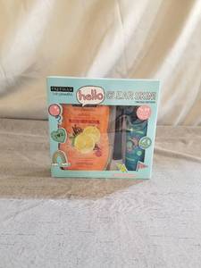 lot 87680 image: Freeman Hello Clear Skin Mask And Applicator Gift Set Clay And Anti Stress Masks
