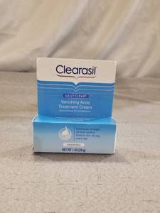 lot 87746 image: Clearasil Daily Clear Vanishing Acne Treatment Cream, 1 Ounce (Pack of 3)
