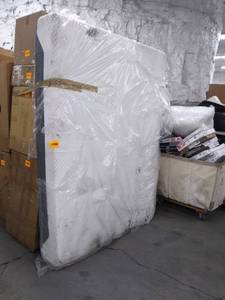 lot 14980 image: queen mattress