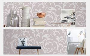 lot 1653 image: Beige & Silver Wallpaper