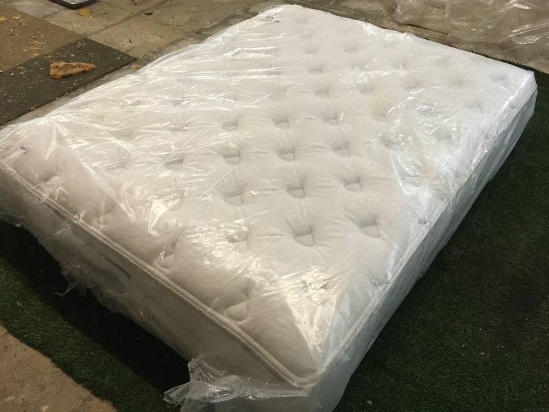 lot 7084 image: POSTUREPEDIC SIGNATURE EDITION LAGOON RESORT ULTRA PLUSH- KING