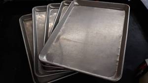 lot 2751 image: 18-Inch Aluminum Half Baking Sheet Pan- 5 Pack