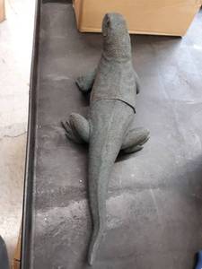 lot 2806 image: Komodo Dragon Statue 18in