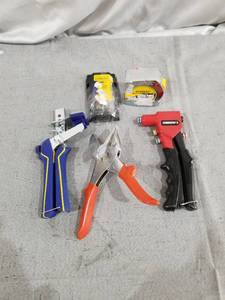 lot 37189 image: LOT OF MISCELLANEOUS TOOLS