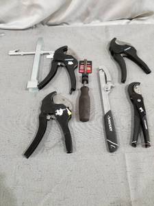 lot 37191 image: LOT OF HUSKY TOOLS