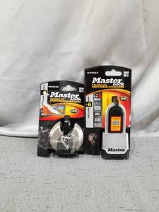 lot 37201 image: LOT OF 2 MASTER LOCKS