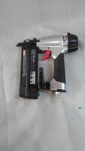 lot 34534 image: 18-Gauge Pneumatic Brad Nailer Kit by Porter-Cable BN200C
