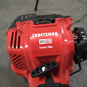 lot 34775 image: CRAFT MAN WS 210 2 CYCLE 25CC WEED EATER wCompression