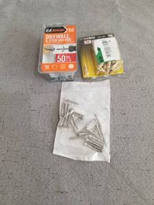 lot 37320 image: LOT OF SCREWS