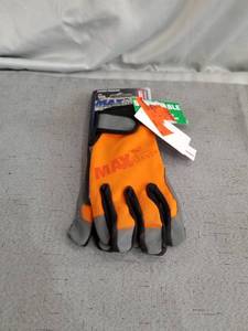 lot 37349 image: MID WEST MAX RESISTANT GLOVES SIZE LARGE