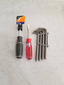 lot 37378 image: LOT OF TOOLS