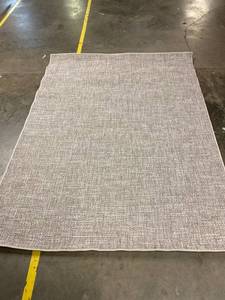 lot 56926 image: Grey 5 x 7 Area Rug