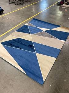 lot 56928 image: Blue Pattern 5 x 7 Area Rug