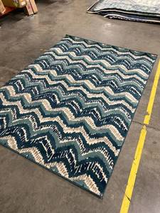 lot 56940 image: Green Tan 5 x 7 Area Rug
