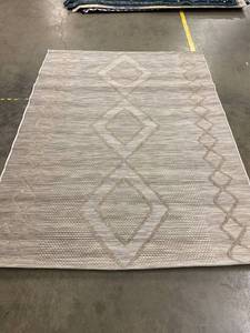 lot 56949 image: 5 x 7 Outdoor Area Rug