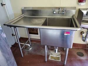lot 22002 image: 4ft Single Bay Stainless Sink