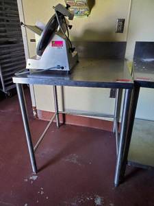 lot 22009 image: 30in x 30in Stainless Table