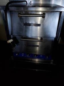 lot 22033 image: Bakers Pride Pizza Oven With Stand