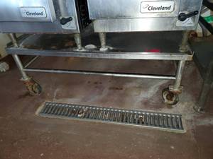 lot 22039 image: 4ft Equipment Stand
