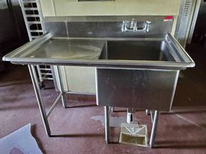 lot 22041 image: 4ft Stainless Single Bay Sink