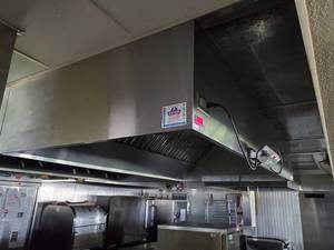 lot 22043 image: 8ft Captiveaire Exhaust Hood