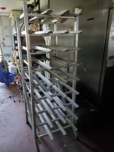 lot 22044 image: Large Can Rack